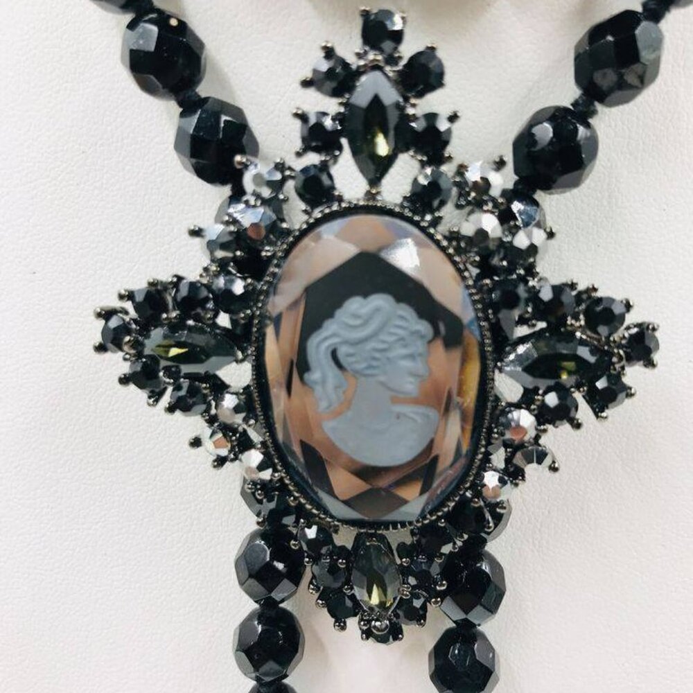 SUPER PRETTY DIAMOND SHAPED CAMEO BROOCH PENDANT RHINESTONE GRAY BLACK